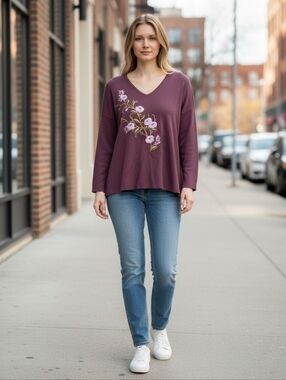 Dressbarn Plum Size 8 V-Neck Embroidered Floral  Long Sleevr Pullover